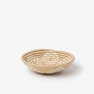 Bariku Woven Bowls: Tea & Black / Medium