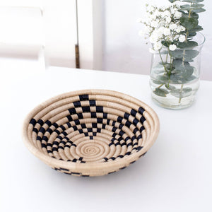 Bariku Woven Bowls: Tea & Black / Medium