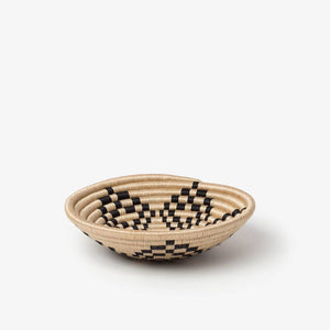 Bariku Woven Bowls: Tea & Black / Medium